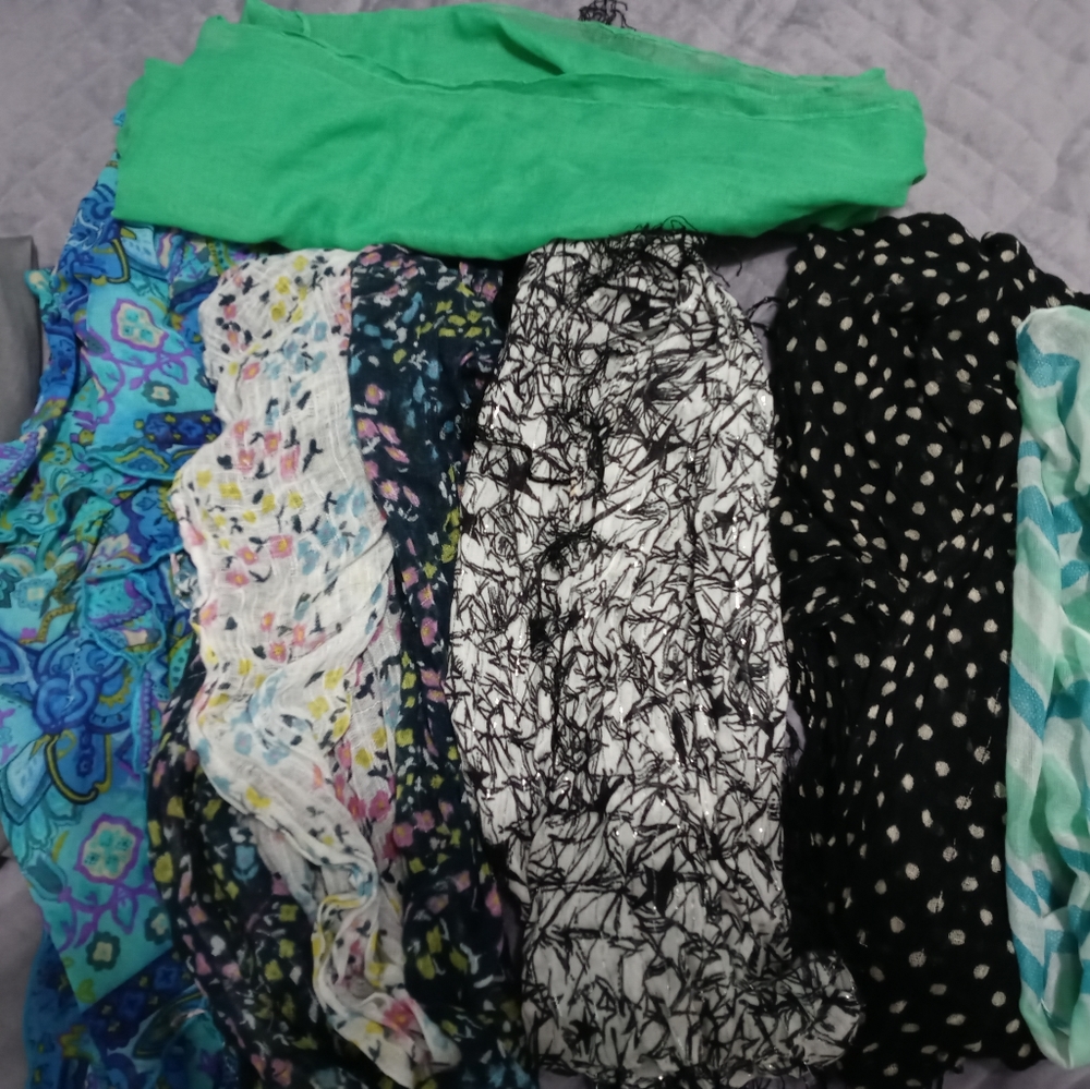 NWOT set of 6 scarfs